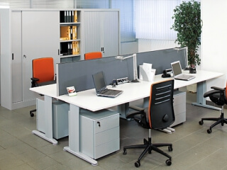 Металлическая мебель в современном офисе фото